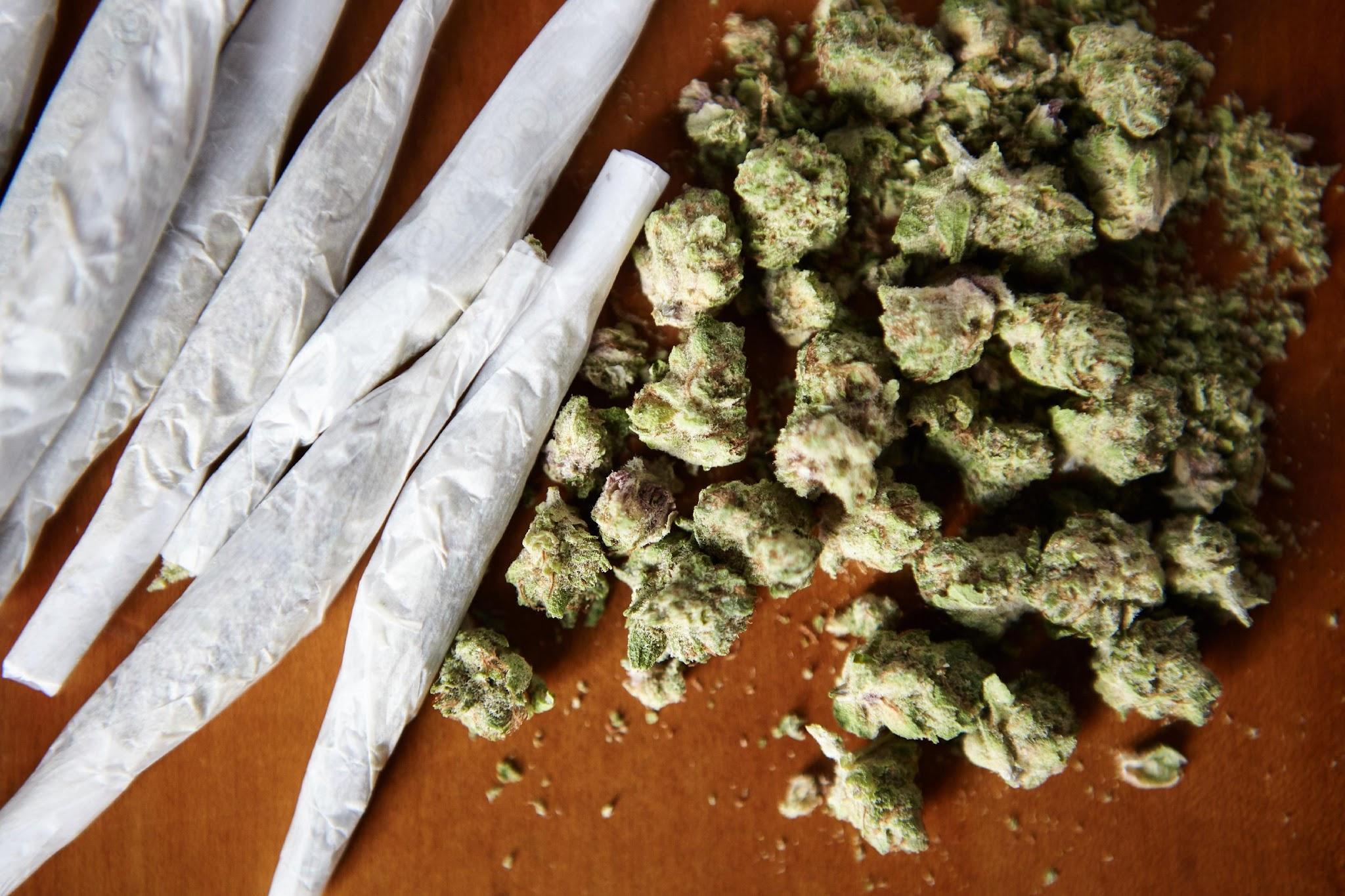 cannabis consumption methods, cannabis delivery options, smoking cannabis, edibles cannabis, vaporizing cannabis, cannabis tinctures, location-specific cannabis uses, alternative cannabis intake, medicinal cannabis methods, cannabis ingestion options
